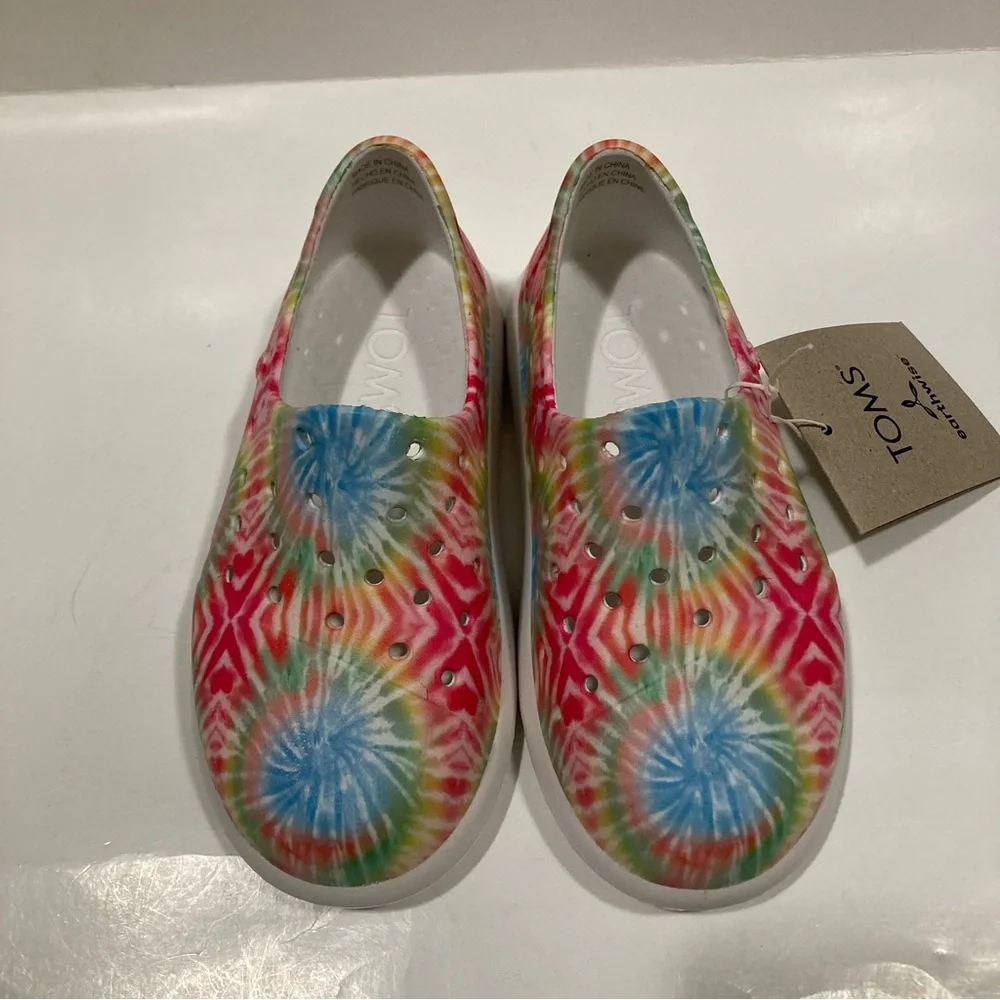 NWT TOMS shoes